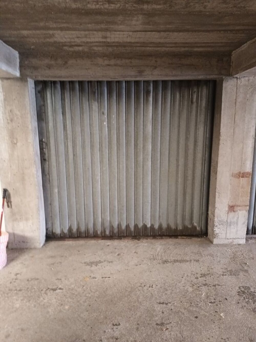 Vente Remise/Grange Poitiers  Couronneries  garage  box fermé Lussac-les-châteaux