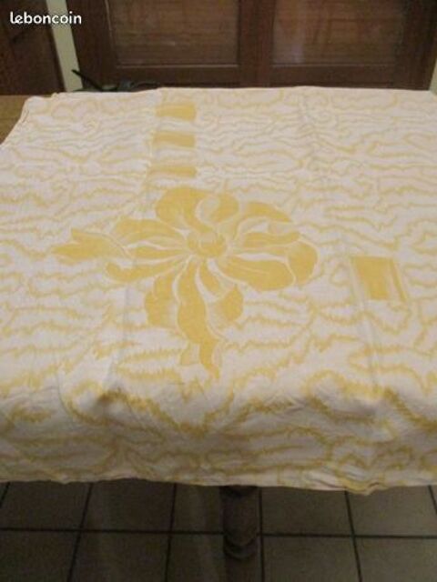 Tr�s grande nappe jaune ou morceau de tissus 1m90 x 1m90 8 M�rignies (59)