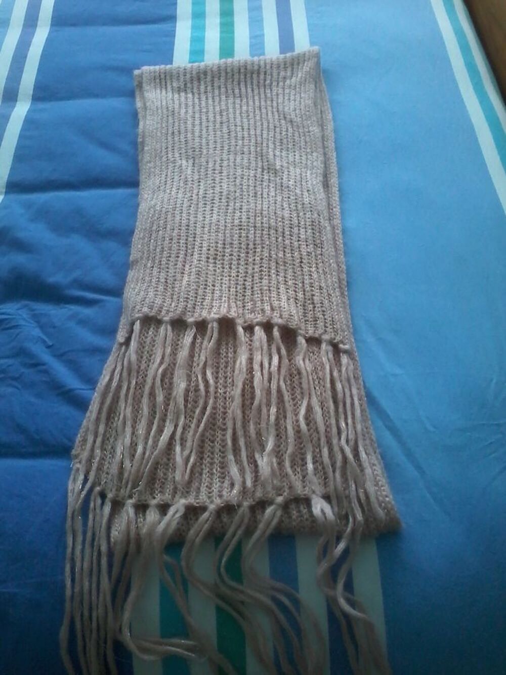 Tr&egrave;s grande &eacute;charpe en laine pour offrir Maroquinerie