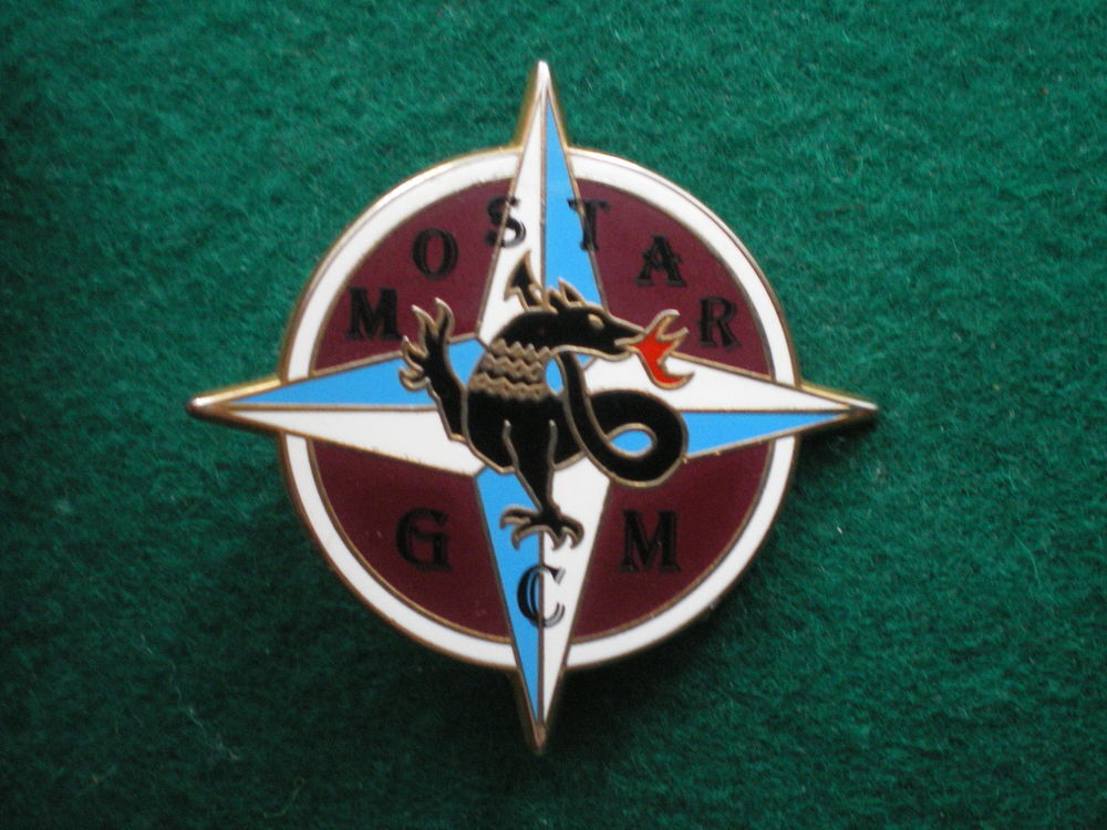 insigne de Sant&eacute; - Groupe M&eacute;dico Chirurgical Kosovo. 