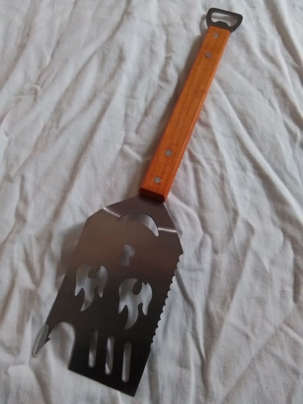 Le couteau suisse du barbecue-7 en 1 
Cuisine