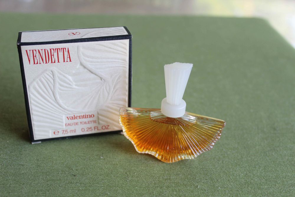 belle miniature neuve de collection Vendetta Valentino. 