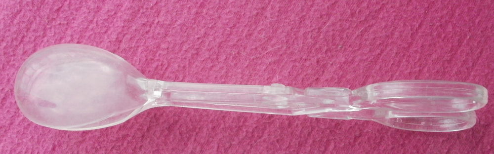 Couverts, Pince &agrave; salade en plastique - vintage Cuisine