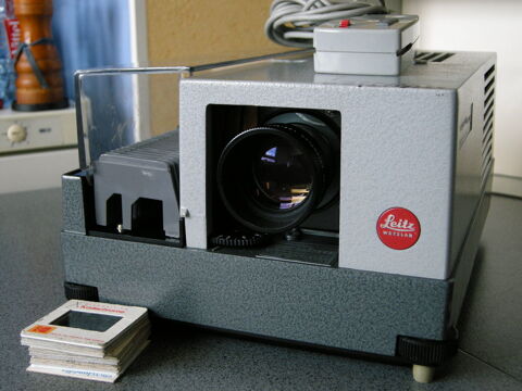 Projecteur diapos LEITZ Pradovit color 90 Épinay-sur-Seine (93)