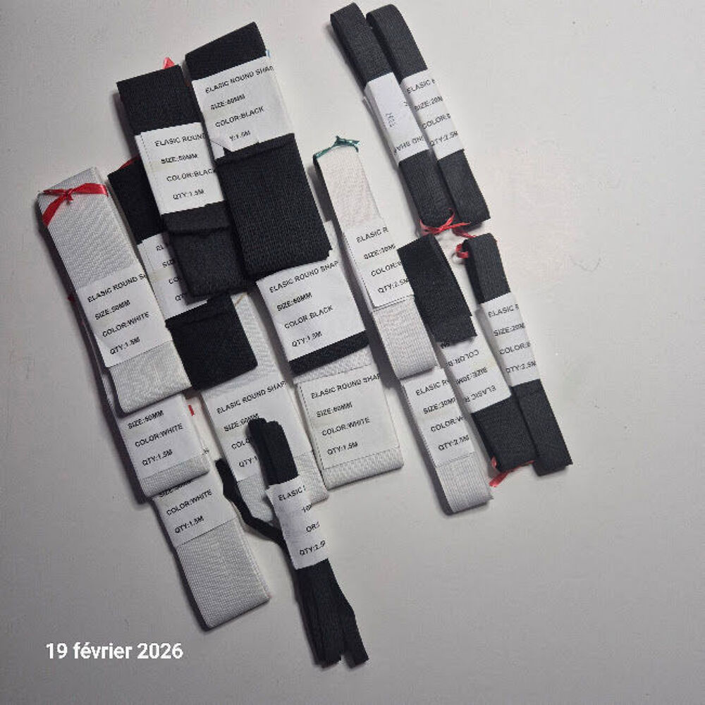 34 m&egrave;tres d'&eacute;lastique de largueurs diff&eacute;rentes en noir et b Bricolage