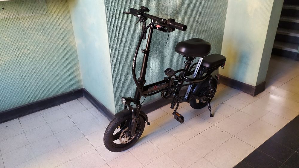 VELO ELECTRIQUE de VILLE de 14 POUCES PLIABLE . Vélos