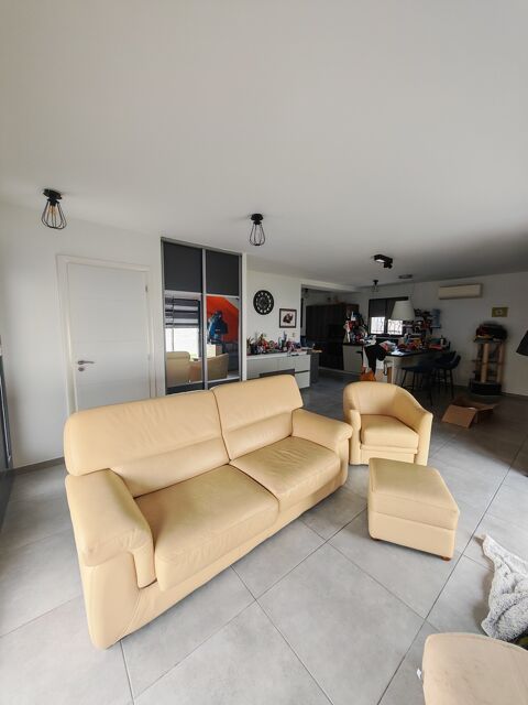 Canapé cuir beige 3 places avec fauteuil et pouf 200 Vitrolles (13)