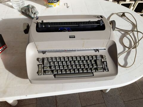 Machine à écrire 0 Valserhône (01)
