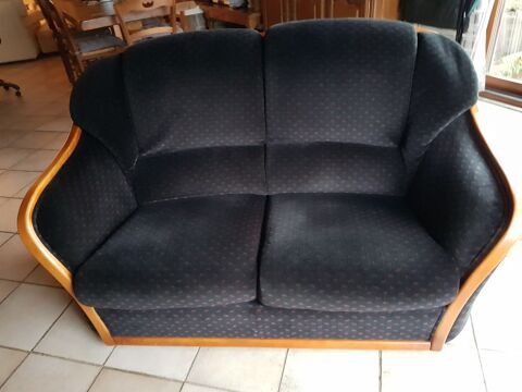 Canap� velours 2 places + fauteuil.
80 Castelginest (31)