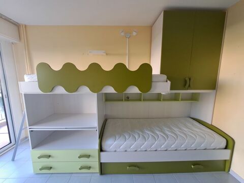 Lits superposees + bureau + rangements
0 Antibes (06)