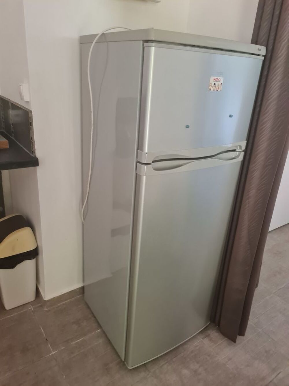 r&eacute;frig&eacute;rateur fortex
142 cm de hauteur
54 cm de largeur Electromnager