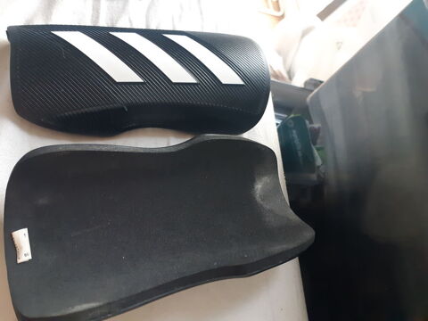 Protege tibia de foot adidas 3 Montbliard (25)