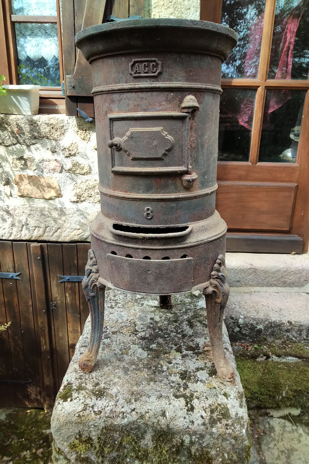 POELE EN FONTE ANCIEN Décoration
