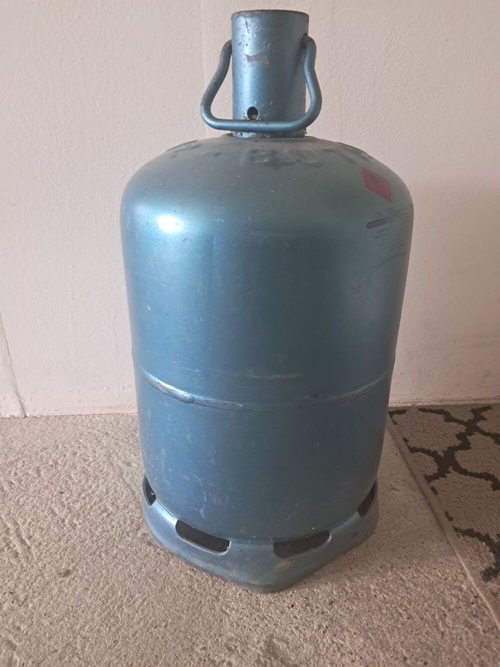 Bouteille de gaz Butane 13 Kg quasi neuve Bricolage
