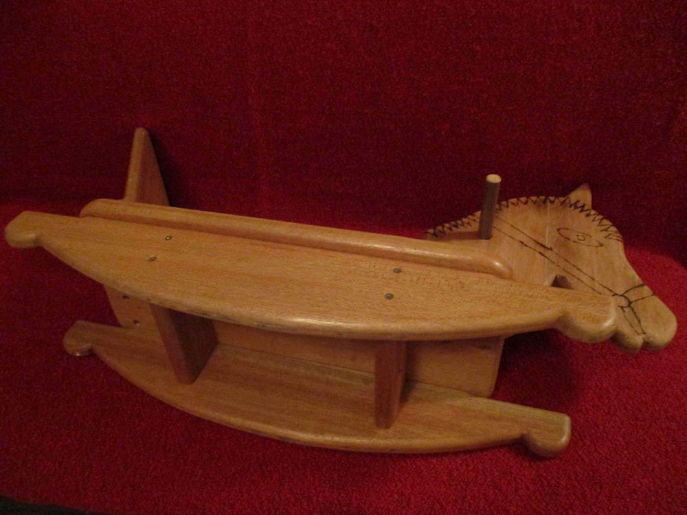 CHEVAL A BASCULE EN BOIS Jeux / jouets