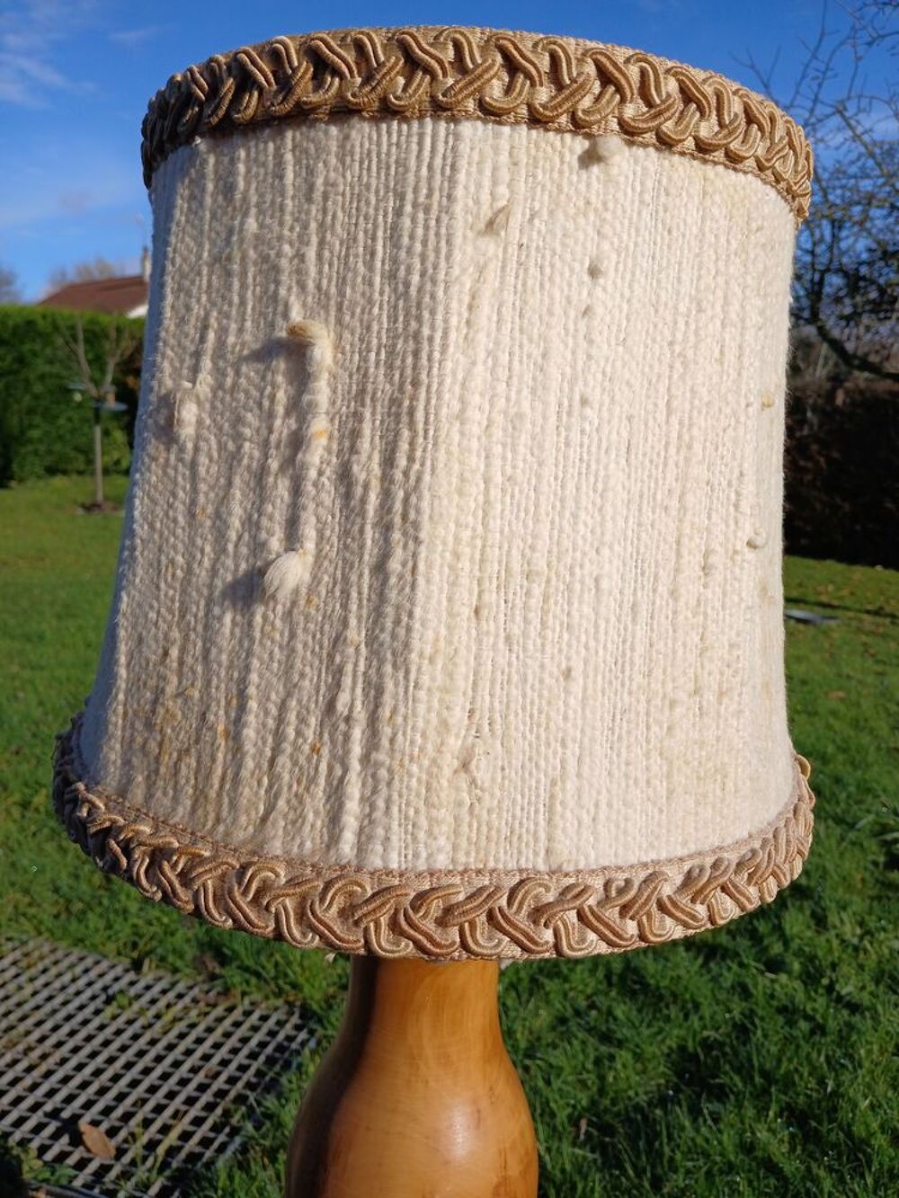 LAMPE SUR PIED FORME QUILLE EN BOIS AVEC ABAT-JOUR Décoration