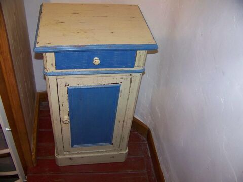 TABLE DE NUIT ANCIENNE 35 Gagnires (30)