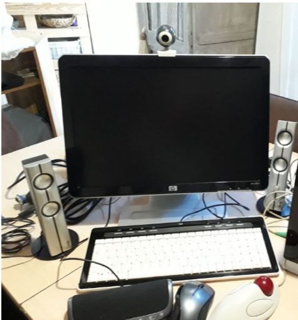 Ecran PC + accessoires Matériel informatique