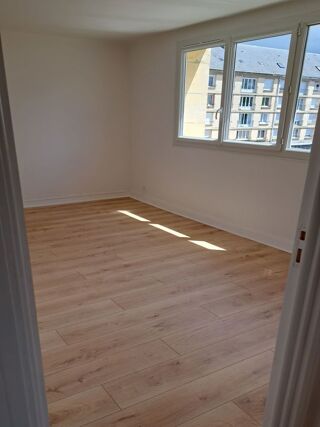  Appartement à louer 5 pièces 70 m²