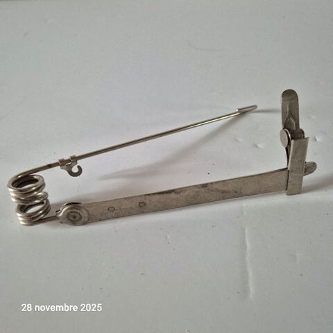 Ancien accessoire pour machine à coudre Singer 9 Saumur (49)
