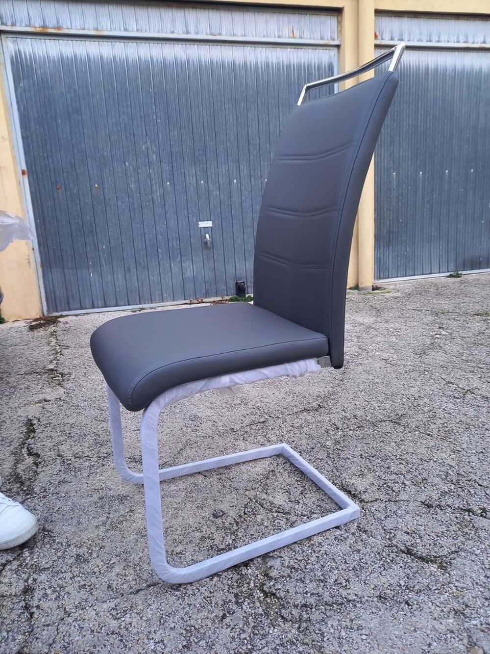 Lot de 2 chaises neuve Meubles
