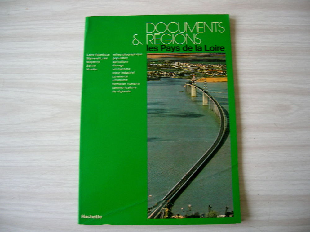 DOCUMENTS &amp; REGIONS LES PAYS DE LA LOIRE Livres et BD