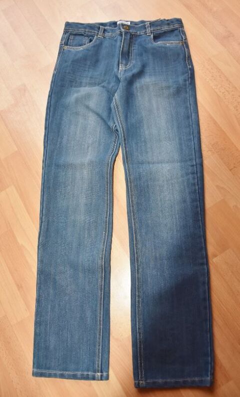 NEUF. Jean droit. 12 ans. Vert Baudet. NEUF. 6 Gujan-Mestras (33)