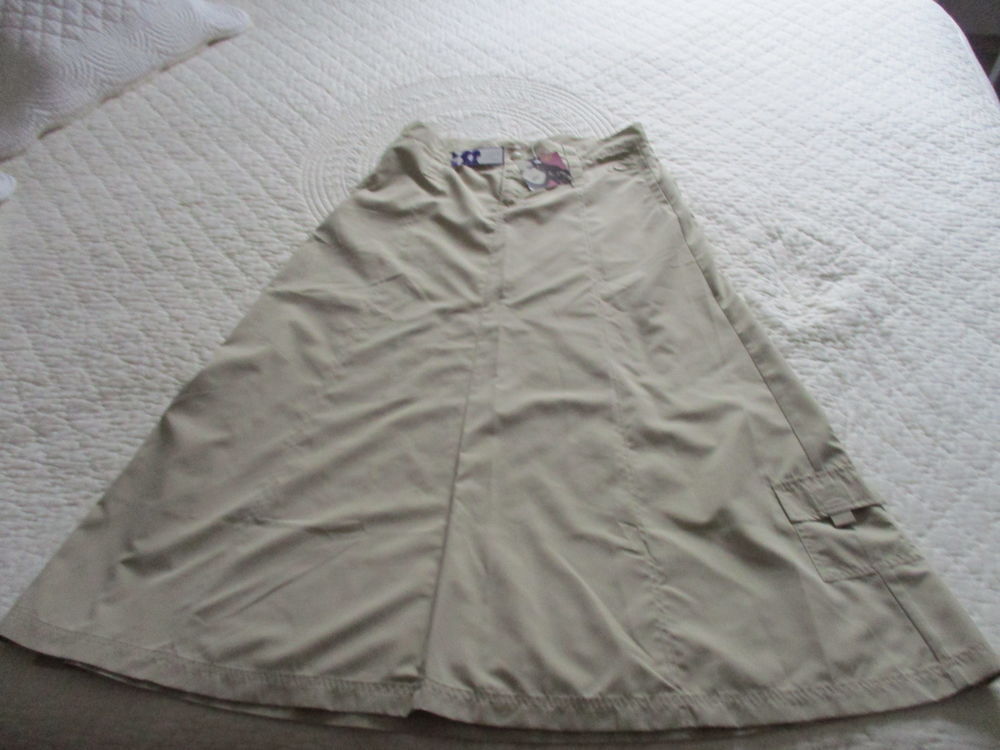JUPE NEUVE longue avec &eacute;tiquette - taille 42 Vêtements