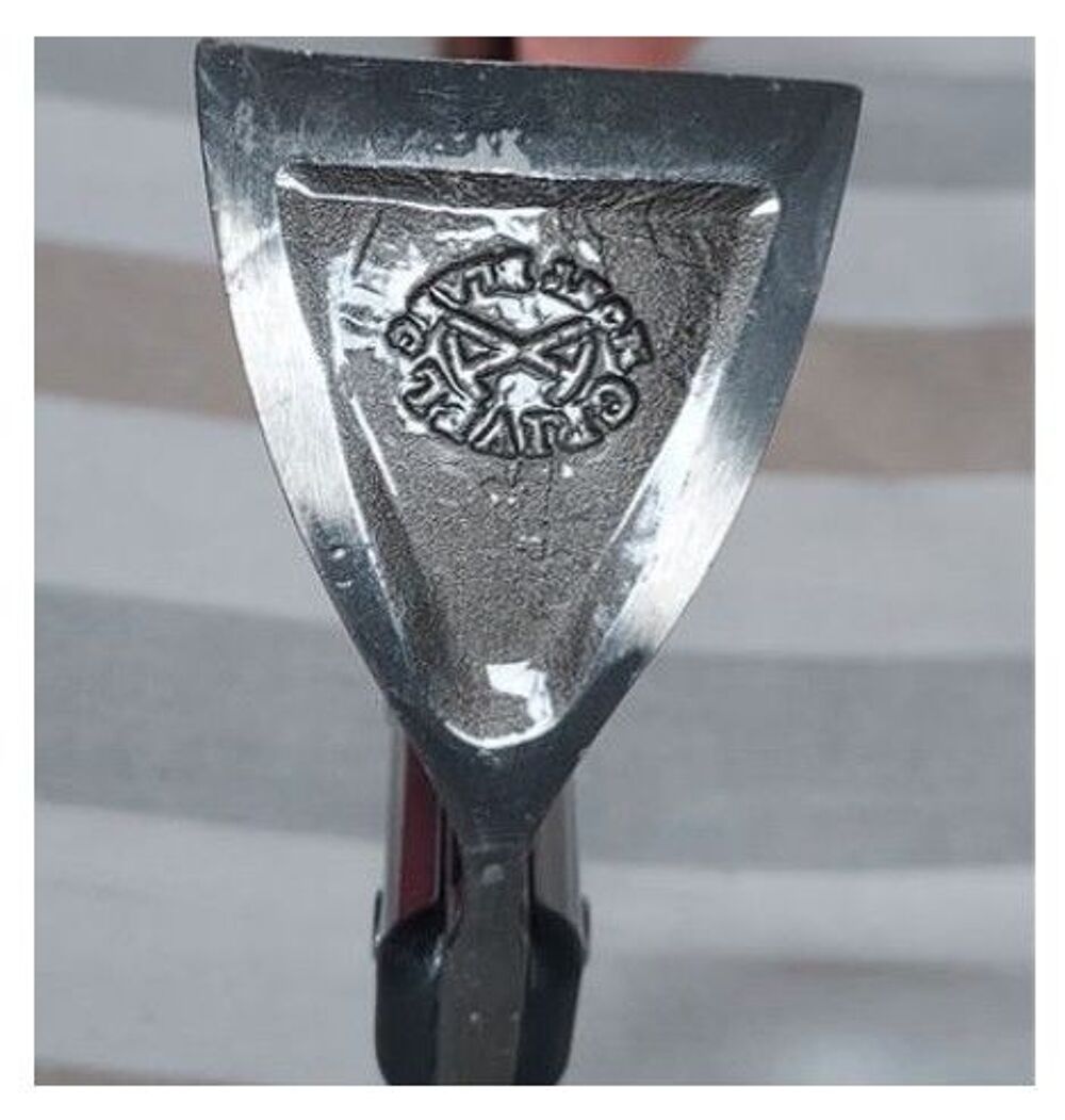 Piolet Grivel Air Tech par excellence en acier.
Sports