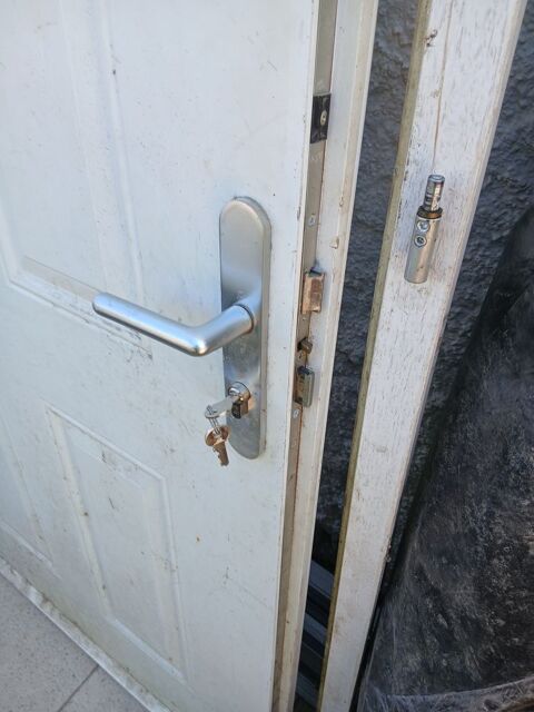 Porte d entre 120 Nimes (30)