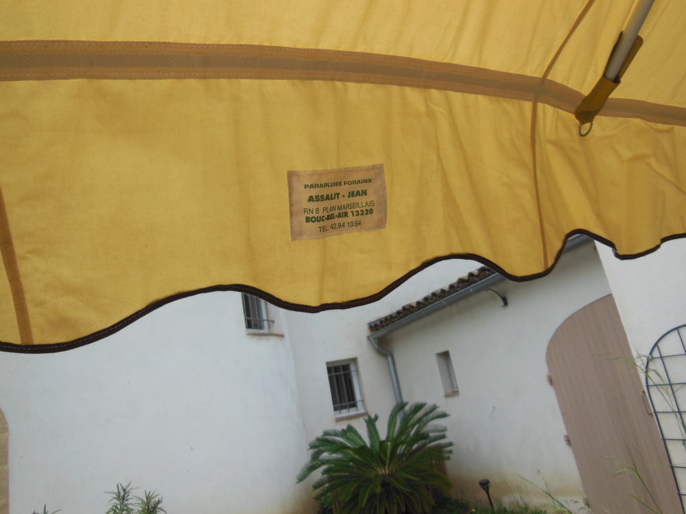 PARASOL DE MARCHE ETAT NEUF BEIGE Jardin