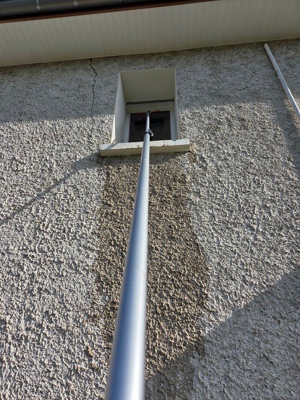 Nettoyage &agrave; l'eau pure. Vitrages, panneaux solaires Bricolage