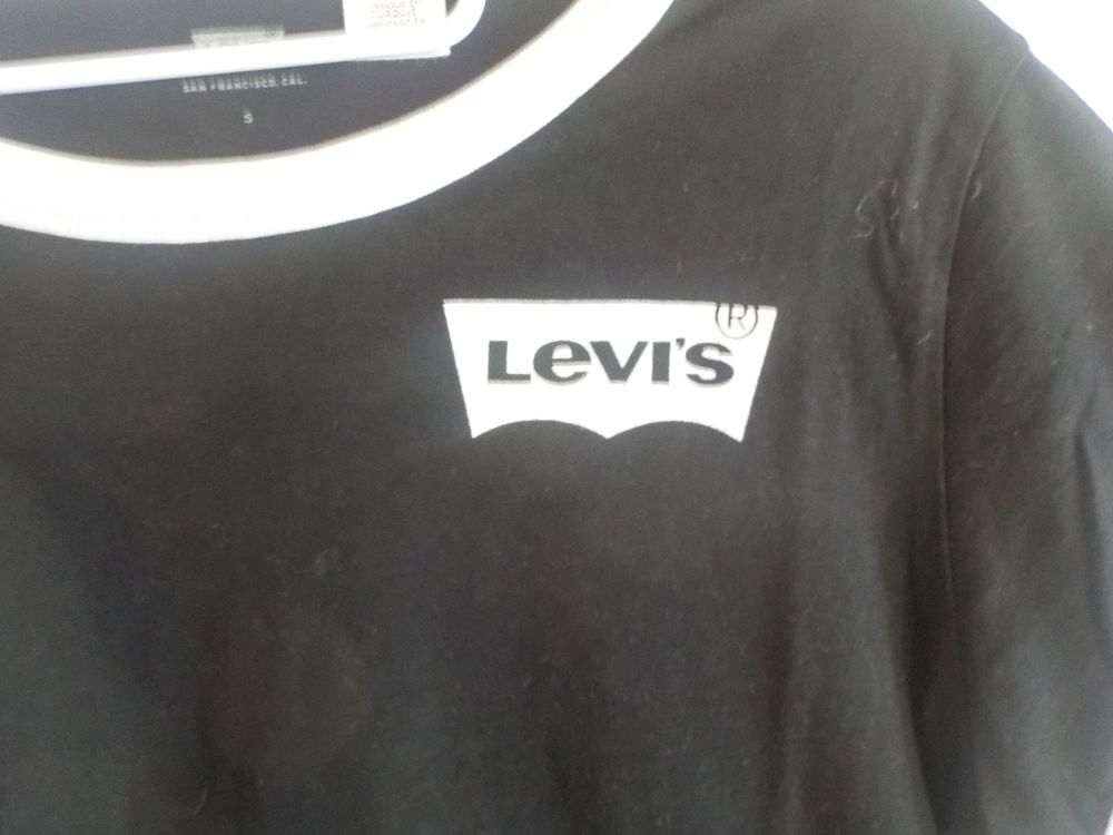 TEE-SHIRT NOIR LEVI'S TAILLE S Vêtements