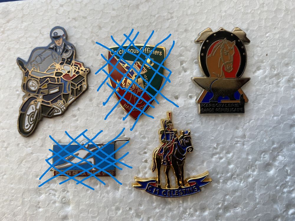 divers pin's de la Gendarmerie.... 