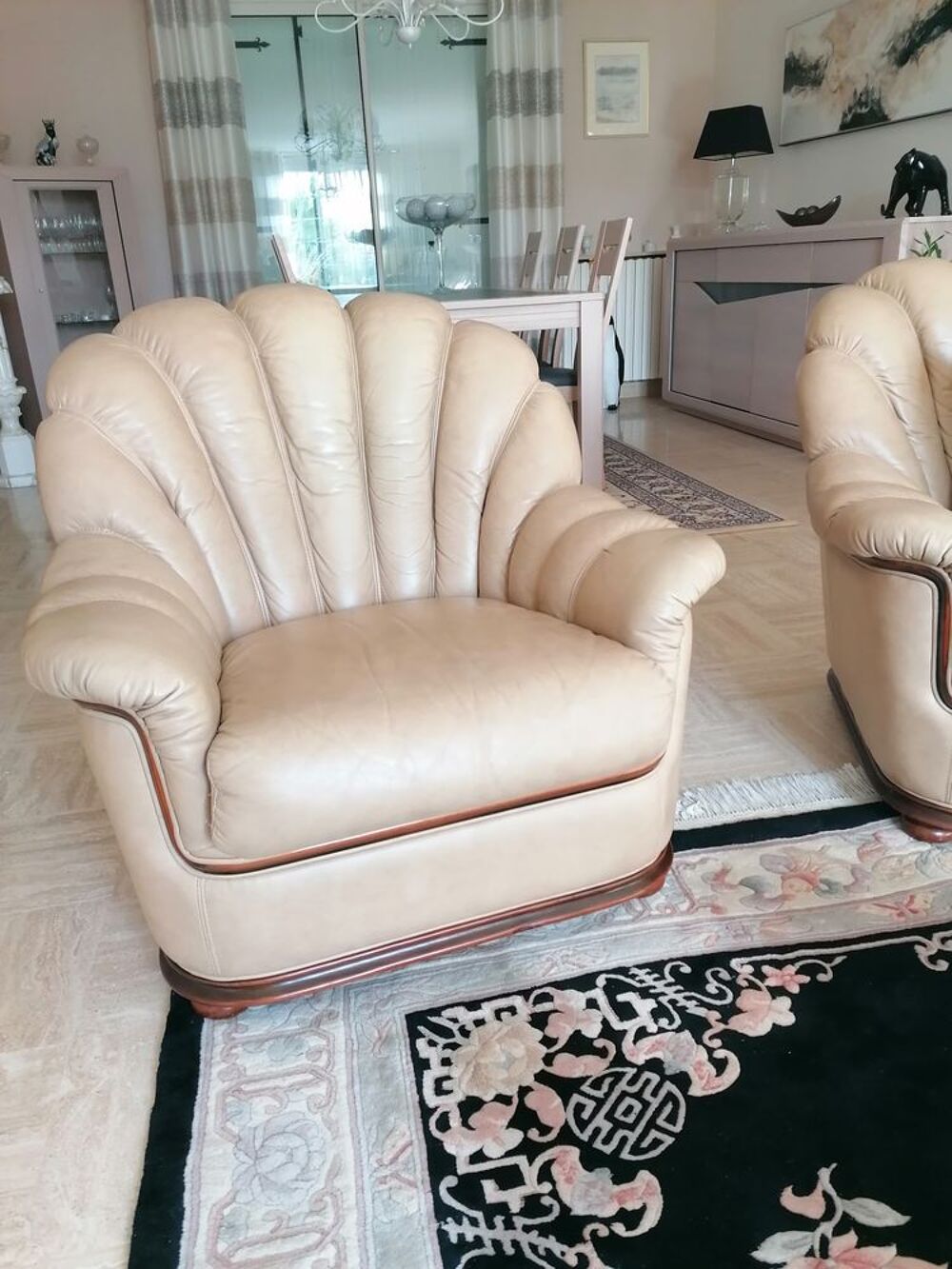 CANAPE CUIR (3 places ) + 2 FAUTEUILS + POUF Meubles
