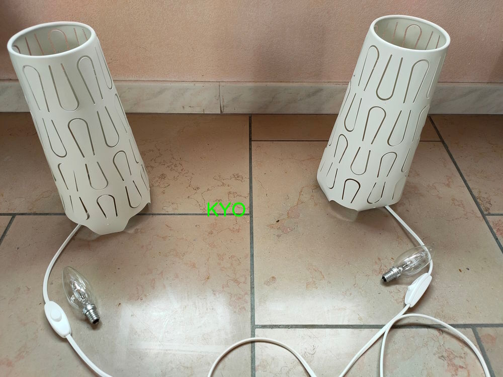 Lampe chevet &agrave; poser, abat-jour ajour&eacute; blanc m&eacute;tal cylindre Décoration
