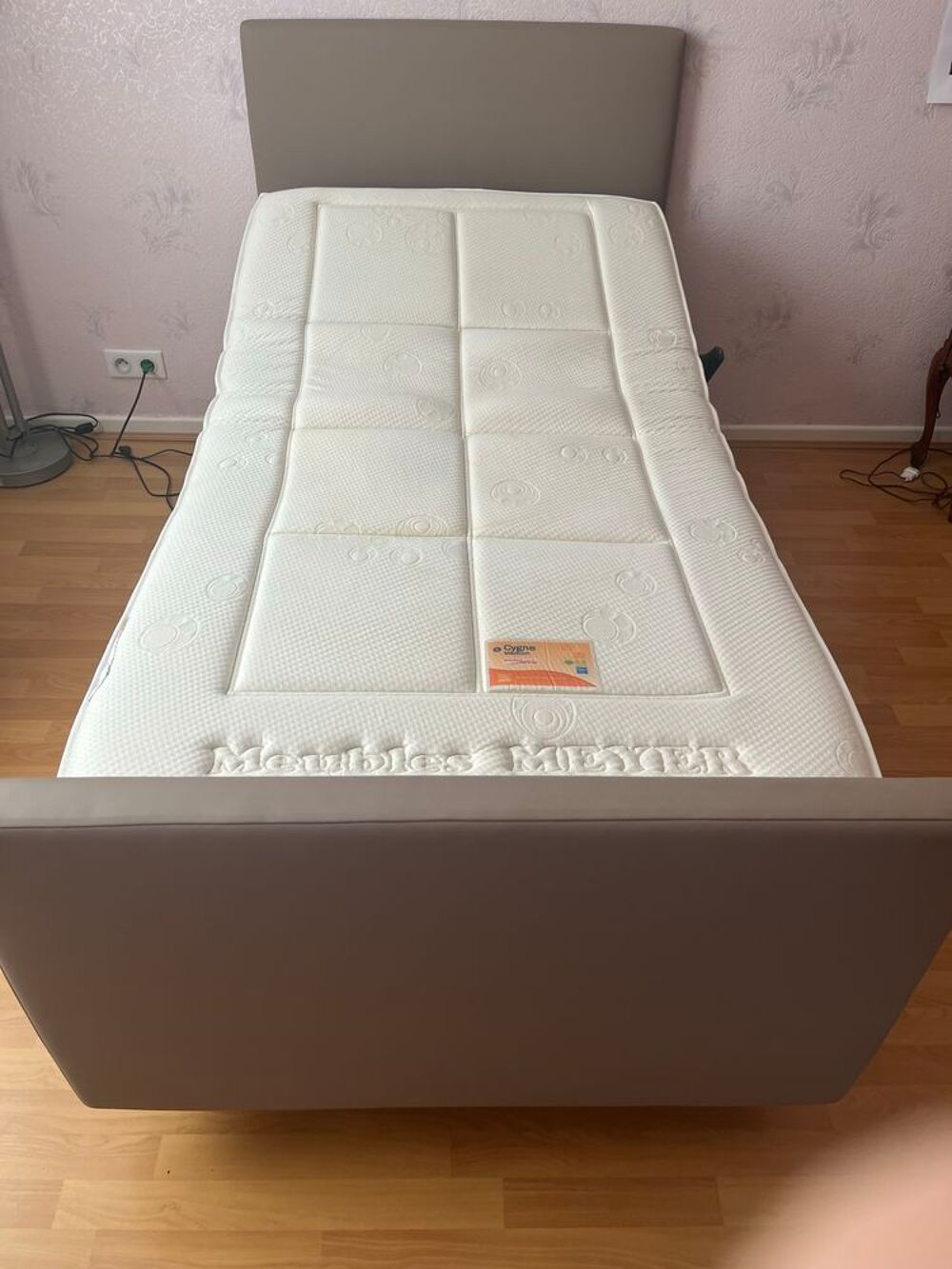 Lit avec sommier &eacute;lectrique multi-positions Meubles