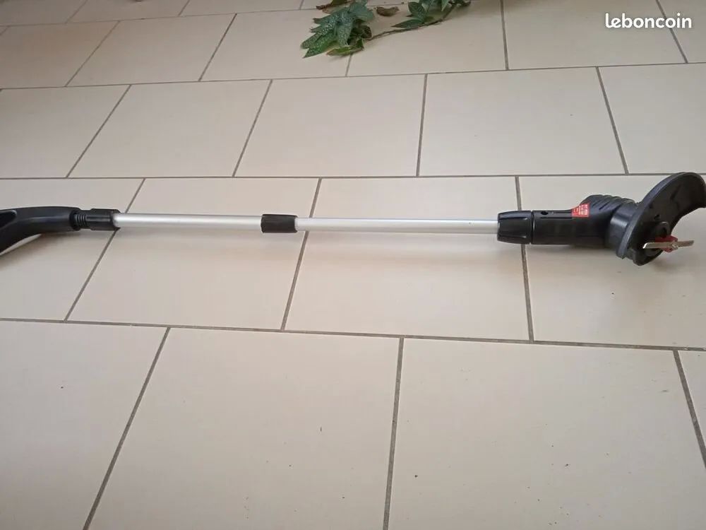 je une debroussailleuse Jardin