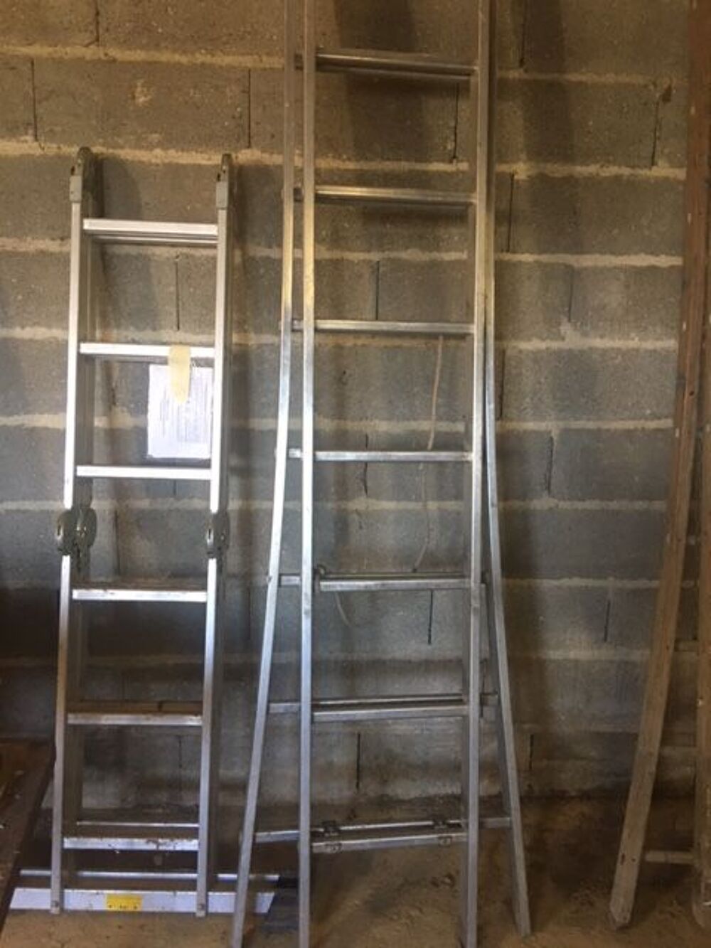 Un lot de 2 &eacute;chelles Bricolage