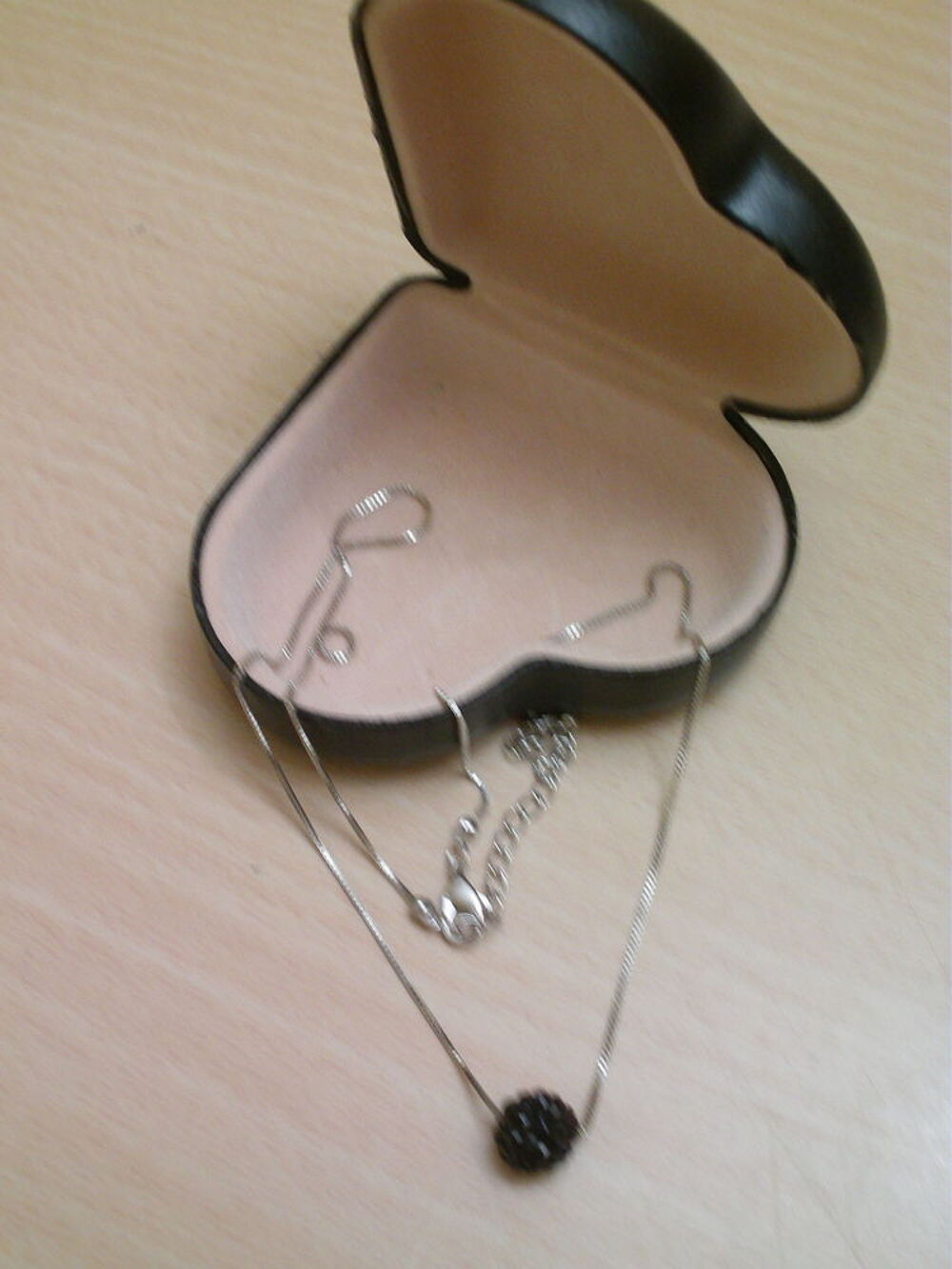  Collier ancien sph&egrave;re noire et Barrettes Ketty N&deg;1376 Bijoux et montres