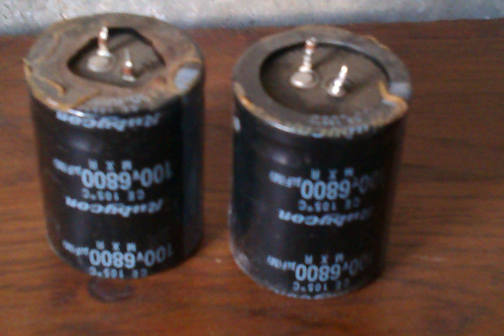 lot 2 condensateurs electrochimiques 5600mf/ 125W Audio et hifi
