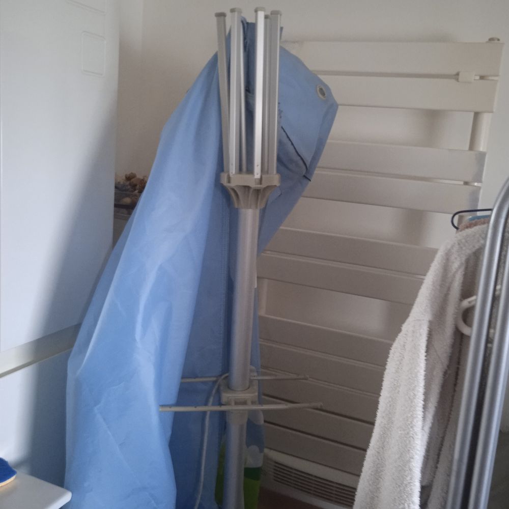 Sechoir &agrave; linge soufflant electrique avec housse Electroménager