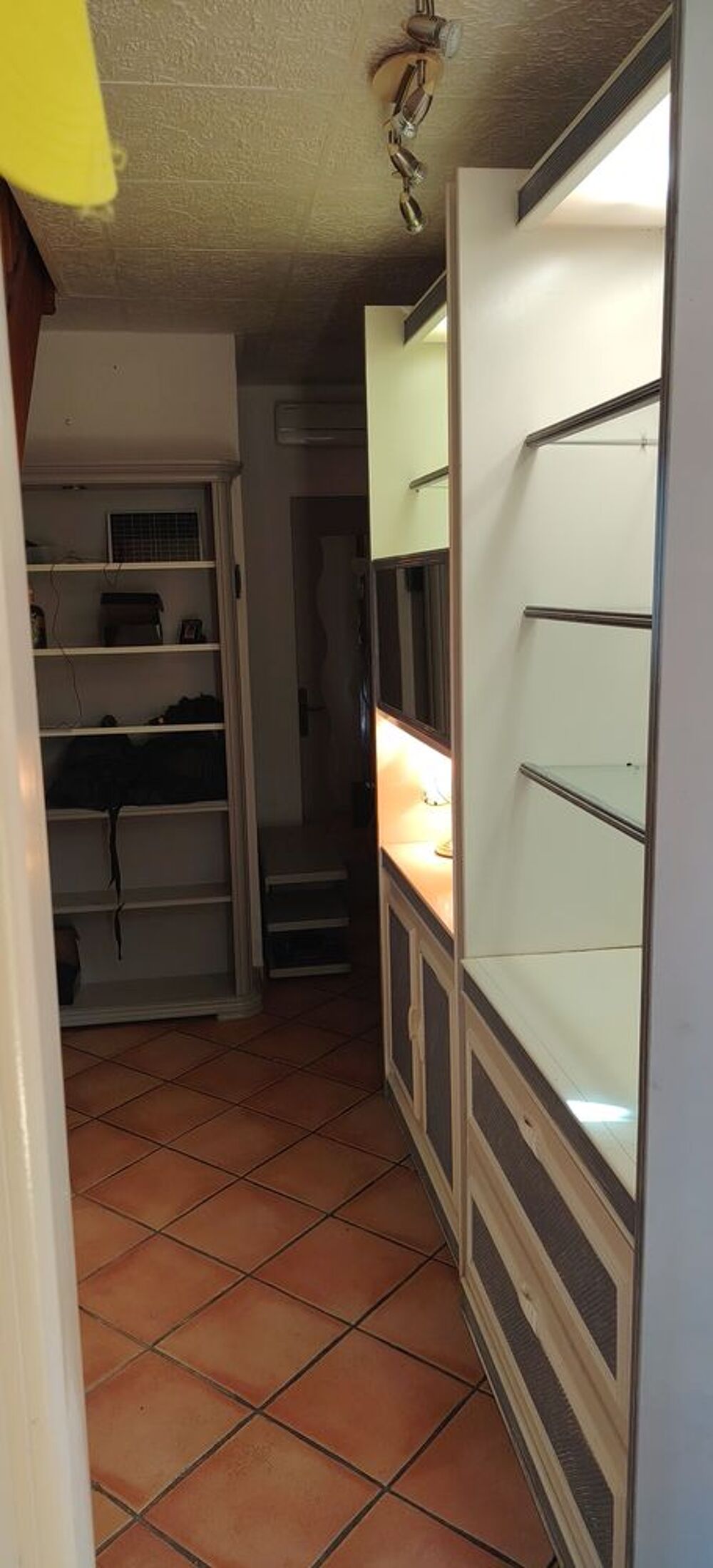 MEUBLE DE SALON EN BOIS EN 2 PARTIES QUI S'ASSEMBLE Meubles
