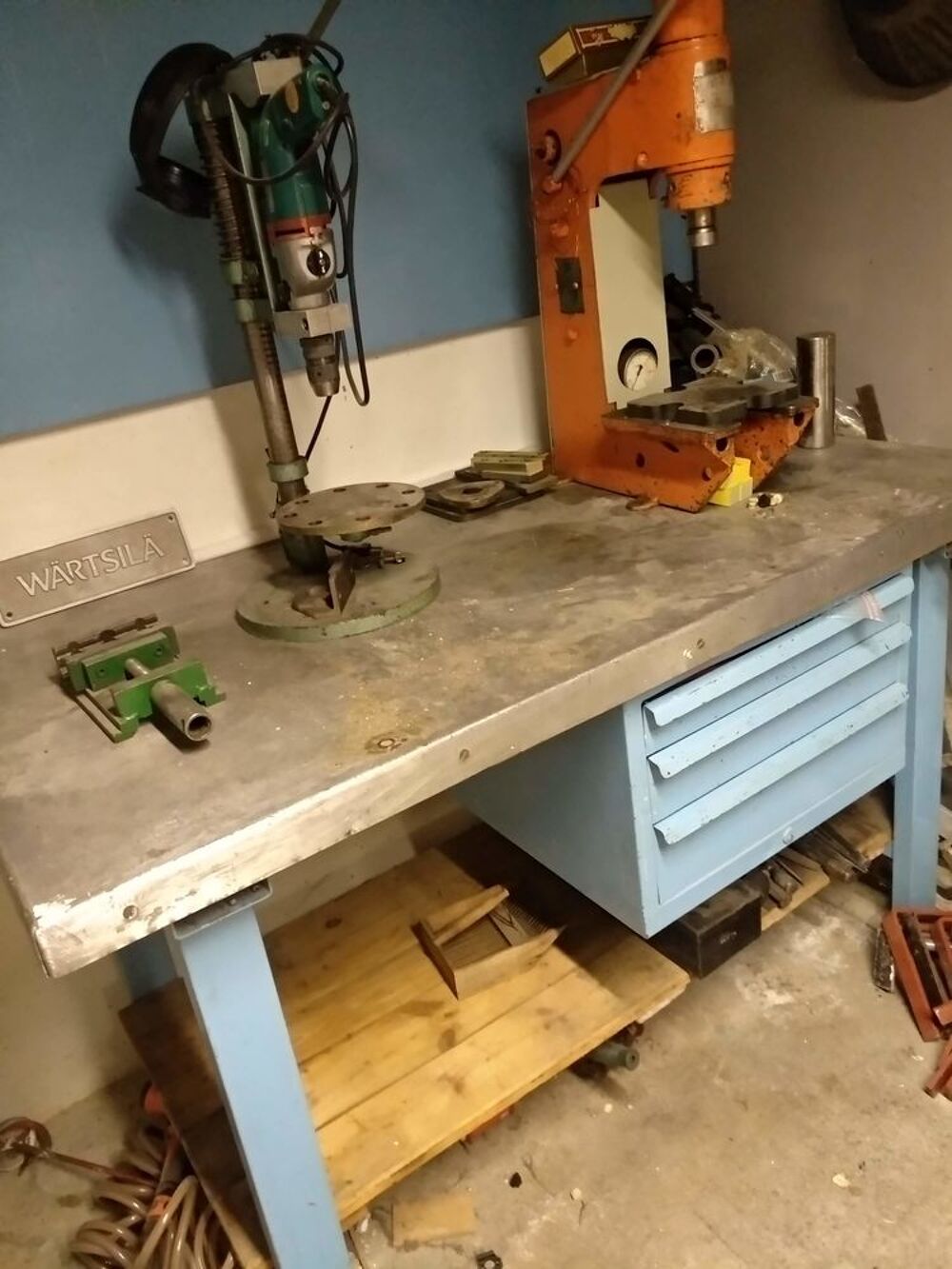 Etabli industriel caisson 3 tiroirs longueur 1,5 m Bricolage