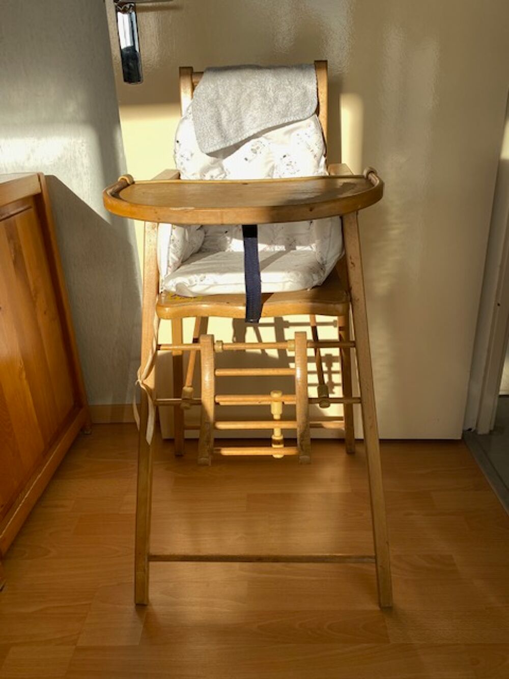 Chaise haute enfant ann&eacute;es 60 bois
Puriculture