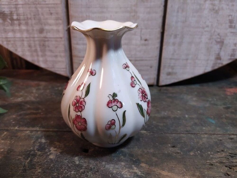 Petit Vase Porcelaine de Zsolnay Hungary Pecs D&eacute;cor Fleurs. Dcoration