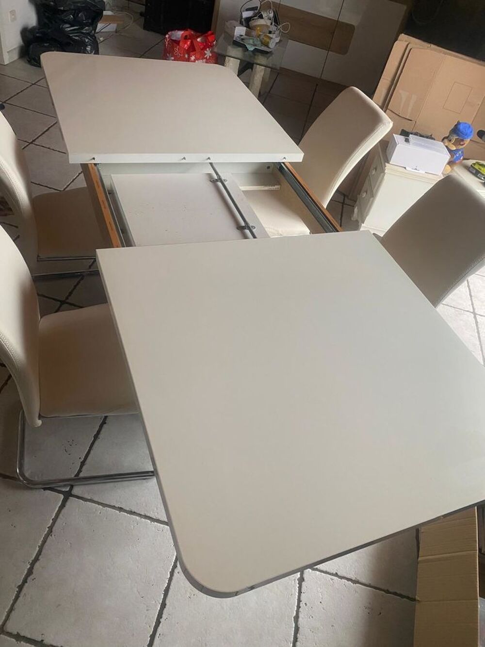 Table &agrave; Manger 6/8 p + 4 Chaises Meubles