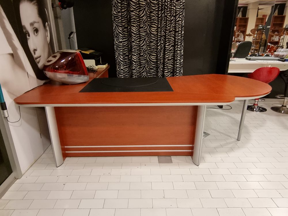 Bureau Direction avec retour informatique
Matériel informatique