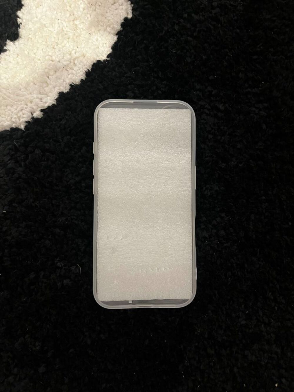 Coque Gertrude pour iPhone 16 neuve, jamais utilis&eacute;e, encore en parfait &eacute;tat &eth;Ÿ'-&eth;Ÿ"&plusmn; Accessoires