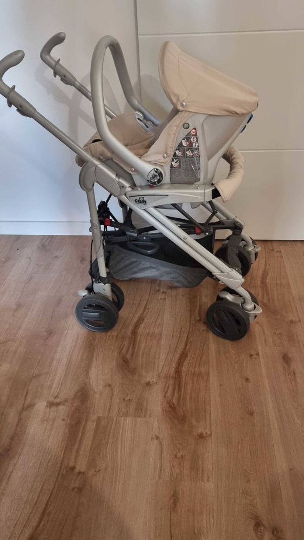 Maxicosi et Poussette 2en 1 en tr&egrave;s bon &eacute;tat Puriculture